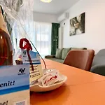 Appartamento Aqua Vista Odyssey 8 Lux Cu Si Piscine Năvodari
