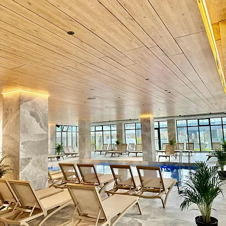Aqua Vista Odyssey 8 Lux Cu Si Piscine Apartment *